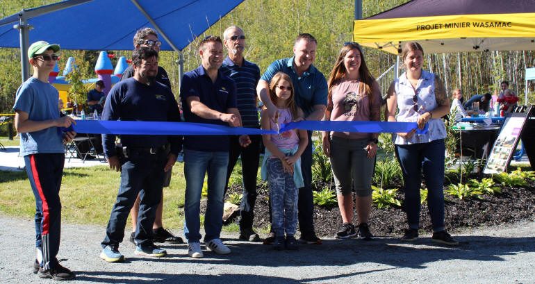 Coupure du ruban pour inaugurer le parc